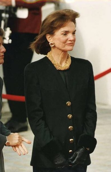 Carly Simon Recalls 'Surreal' Scene Near Jackie Kennedy's Death Bed: Laughter, Singing & Goodbyes