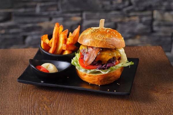 Burger House PECR | Hotel Pecr Deep & Hotel Pecr Well 4* - Pec pod Sněžkou