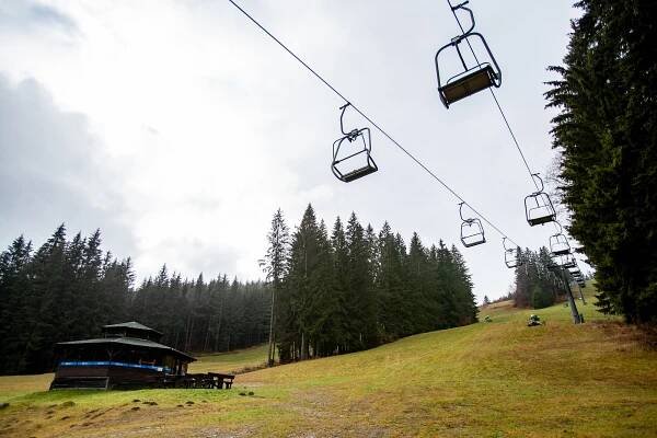 Přípravy na lyžování v Beskydech: skipasy zdražily, střediska sázejí i na slevy