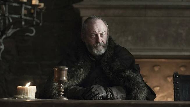Liam Cunningham v roli Davose Seawortha řečeného Cibulový rytíř. Záběr ze sedmé série seriálu Hra o trůny