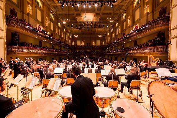 Klasika v souvislostech (90) Boston Symphony Orchestra skoro stopadesátiletý, ale poprvé na Pražském jaru – KlasikaPlus.cz