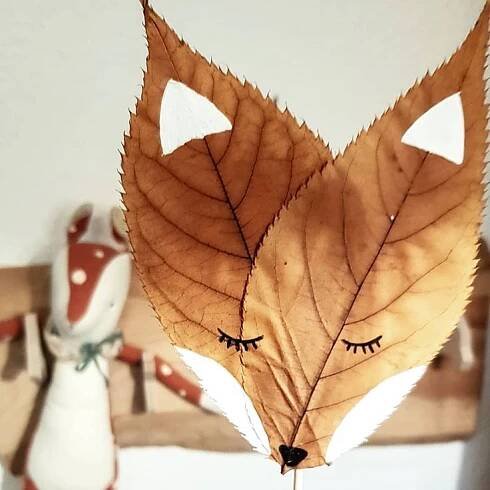Alles Liebe, Deine Sarah on Instagram: "Heute ist das Thema der #scandiloverschallenge #DIY 🤗 Blöd nur, das ich die Garderobe, die Wippe, das Flugzeug, den Blä… | Nature crafts, Art for kids, Fall crafts