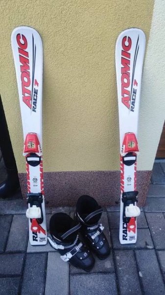 Prodám dětské lyže Atomic Race 7, délka 90cm včetně lyžařských bot Salomon vel. 18/19,5. Cena za vše 1200,-Kč - InzerceTrinec.cz