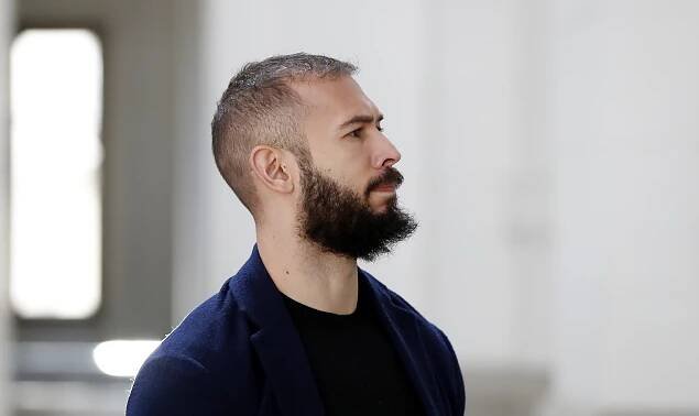 Andrew Tate byl v Rumunsku oficiálně obžalován