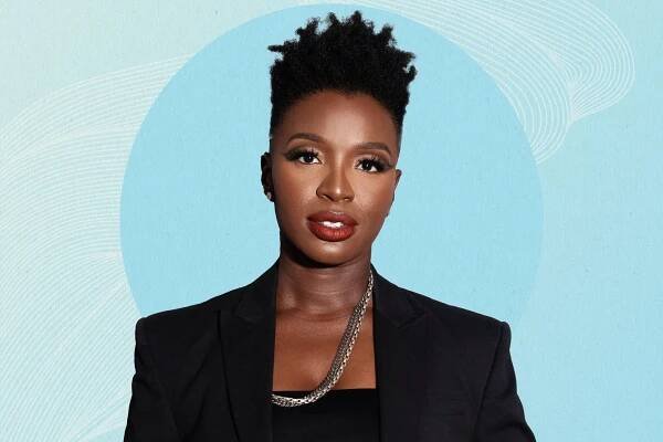 In our How I Stay Healthy series, 'Bob Hearts Abishola' star Folake Olowofoyeku shares some of her favorite products that keep her healthy.