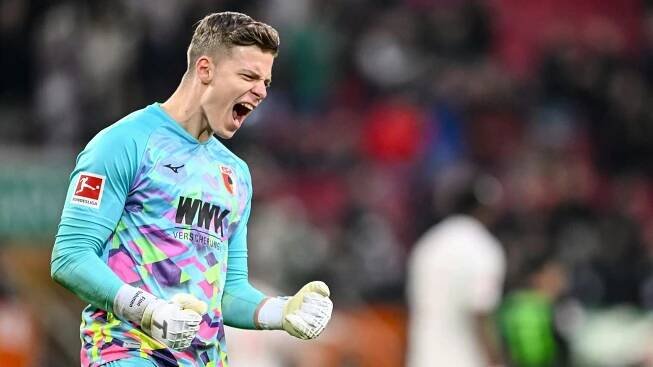 „Es bringt ja nichts, Luftschlösser zu bauen“: Dass FCA-Torhüter Finn Dahmen nun schon seit 613 Bundesligaminuten ohne Gegentor ist, ist aber ein solides Fundament.