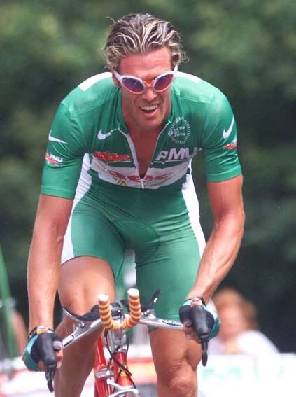 he green jersey winner Italian Mario Cipolloni rides during the 8th stage of the 86th Tour de France, an individual time-trial in Metz, northern France, 11 July 1999