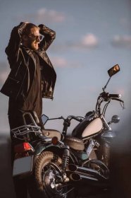 Frustrated Handsome Biker Classical Motorcycle Road — Stock Photo, Image