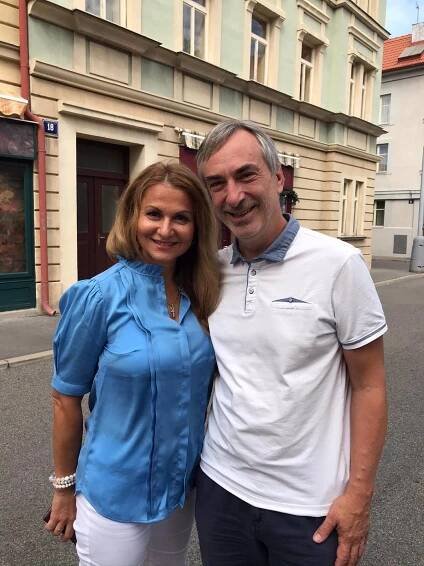 FOTO: Petr Vacek a Iveta Blanarovičová při natáčení Ulice – stránka 66