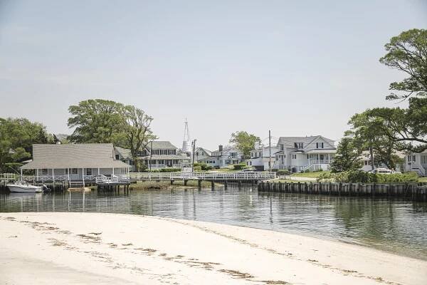 Houses on the waterfront in Cutchogue, Long Island.