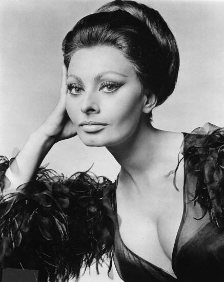 Sophia Loren na červeném koberci: Mladé kolegyně strčila do kapsy!