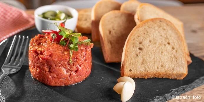 500 g tataráku z roštěnce a neomezeně topinek