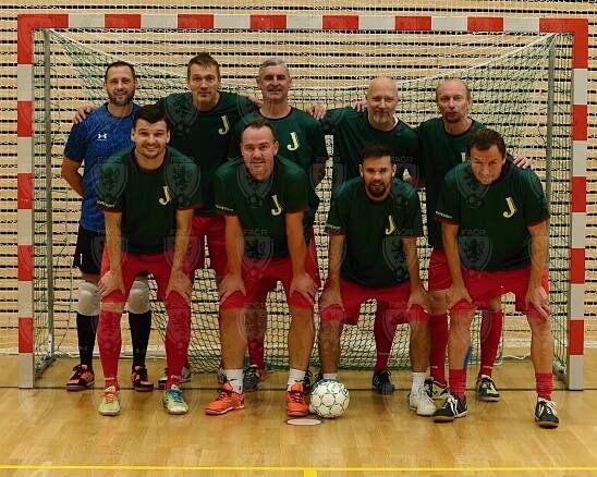 Mistrovství ČR Veteránského futsalu znovu opanovali Veteráni Chrudim | FOTBAL.CZ