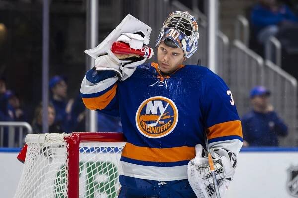Ilya Sorokin #30 of the New York Islanders splashing water on himself during a game against the Toronto Maple Leafs at UBS Arena