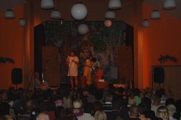 Divadelní představení - Nejkrásnější válka - sobota 8. října 2011
