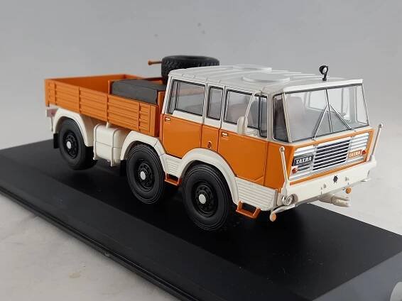 Tatra 813 6x6 1:43 IXO