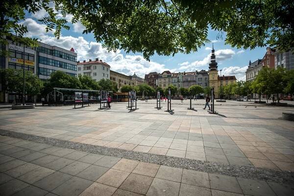 Konečně! Centrum Ostravy díky předzahrádkám na náměstí opět žije