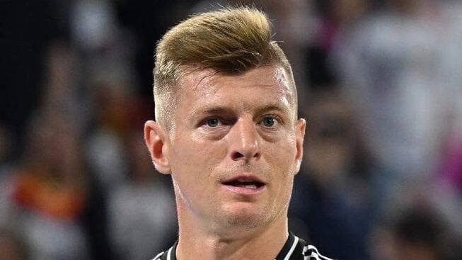 Němec Toni Kroos se rozloučil s bohatou kariérou proti Španělsku porážkou