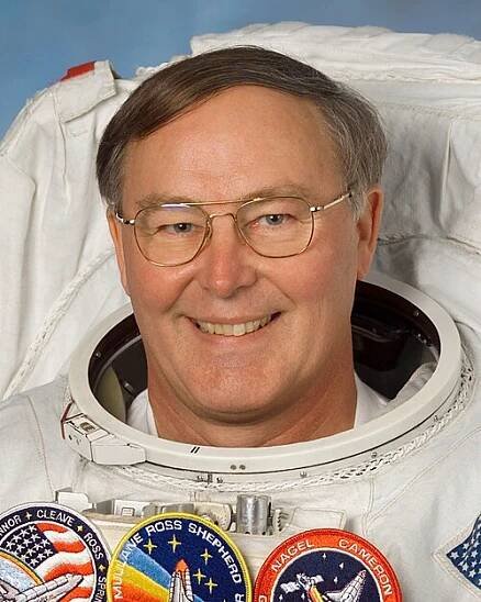 Soubor:JerryLRoss-NASA.jpg – Wikipedie