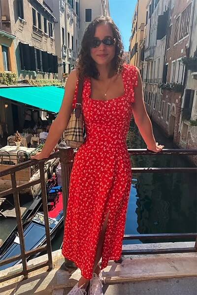  Alba Baptista 