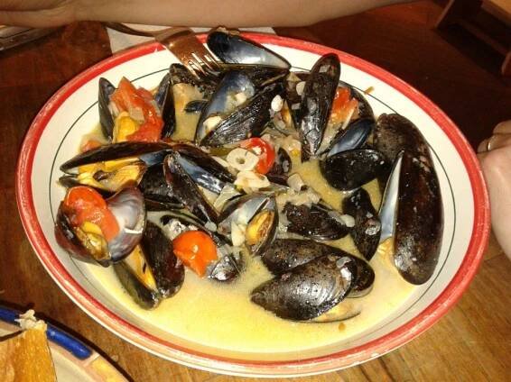 Recept: Slávky na víně s cherry rajčátky