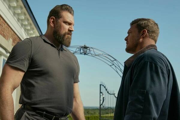 Reacher's Olivier Richters ate 7000 calories a day to face off against Alan Ritchson