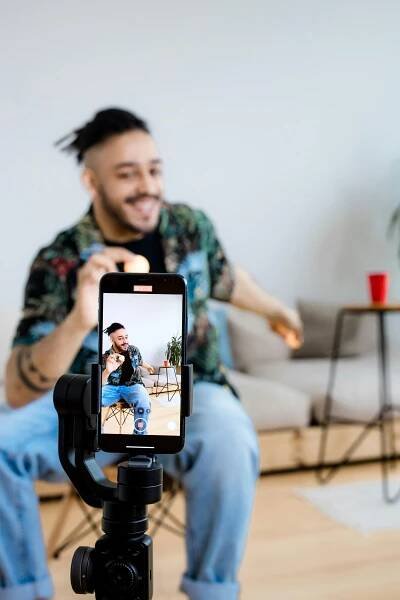 Základová fotografie na téma autoportrét, brunetka, chytrý telefon, digitální, digitální věk, doma, fotografie, hravý, internetová
