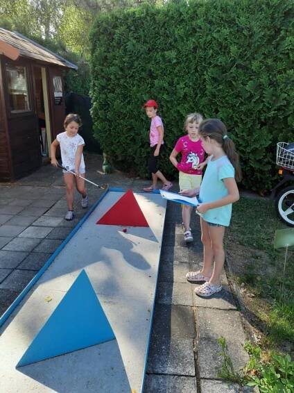 Minigolf v kempu - Oficiální stránky obce Milovice u Hořic