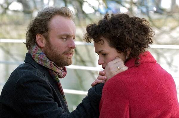 A přesto milujeme - Z filmu - Mark Waschke, Melika Foroutan
