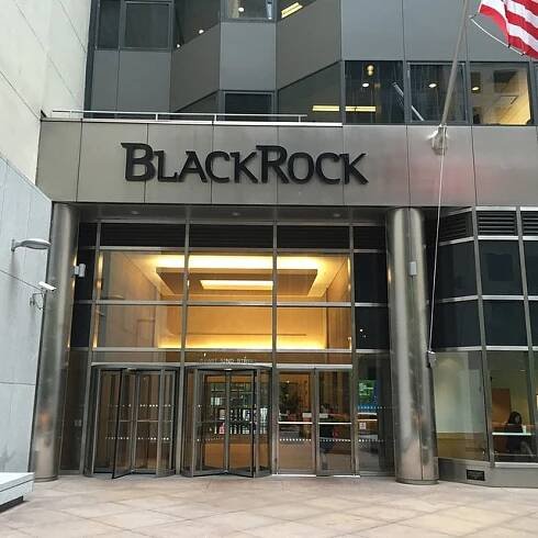 Vliv společnosti BlackRock na finanční plány EU v oblasti klimatu