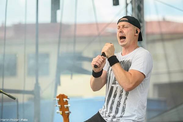 Je to Jízda! Zpívající hasič Jurič Pařil ve Vystrkově pokřtí nové CD