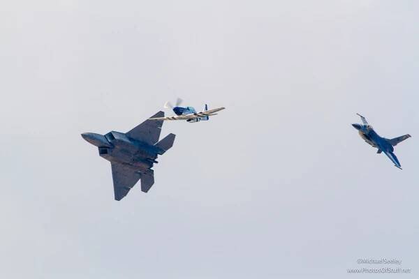 Melbourne Air and Space Show - Friday Dress Rehearsals