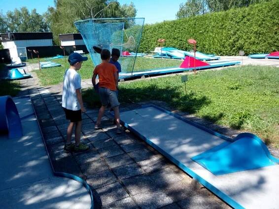 Minigolf v kempu - Oficiální stránky obce Milovice u Hořic