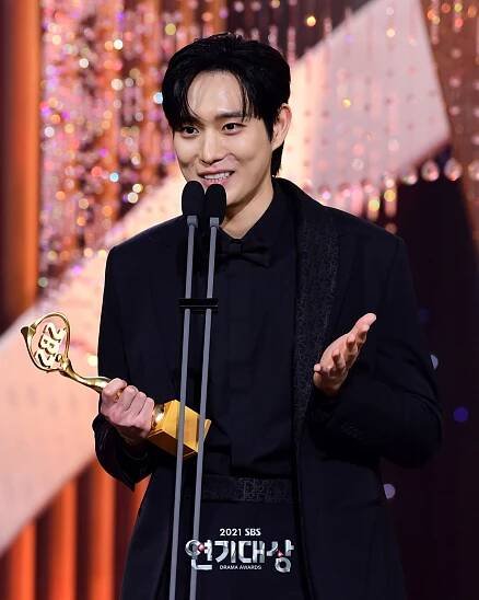 Aj v roku 2021 prinášala SBS divákom pôžitok. Ktoré z jej drám získali 2021 SBS Drama Awards? - Asianstyle