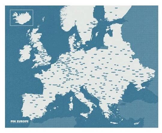 Modrá nástěnná mapa Evropy Palomar Pin World, 100 x 80 cm
