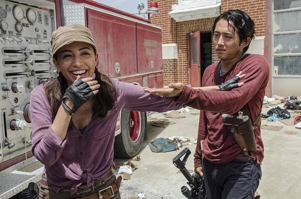 Živí mrtví - Svépomoc - Z natáčení - Christian Serratos, Steven Yeun