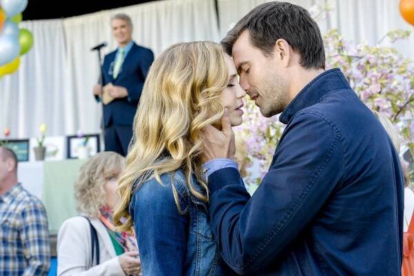 Tulipány pro Rose - Z filmu - Fiona Gubelmann, Lucas Bryant
