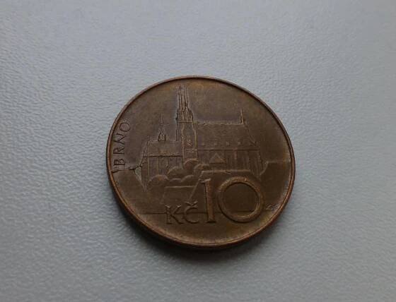CHYBORAŽBA - 10 Kč 1993 - Nálitek pod nápisem "Brno" - STAV - Numismatika