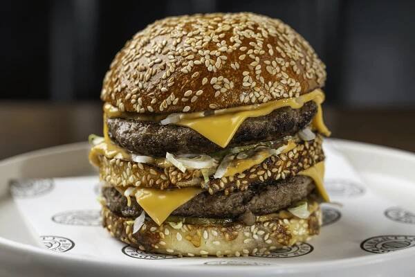 National Cheeseburger Day: Chicagoland’s Best Burgers Take Center Stage