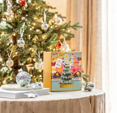 Yankee Candle - Vianočný adventný kalendár 12ks votívnych sviečok, 12ks čajových sviečok + svietnik