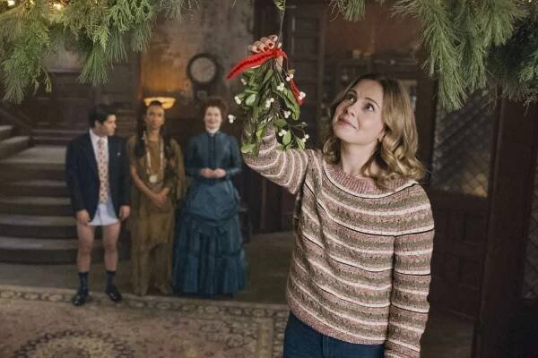 Rose McIver on Ghosts' very special Christmas episode and who's putting the 'romance' in necromance