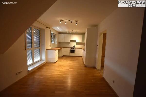Pronájem Byt Atypický, Brandejsovo náměstí, Praha 6 - Suchdol