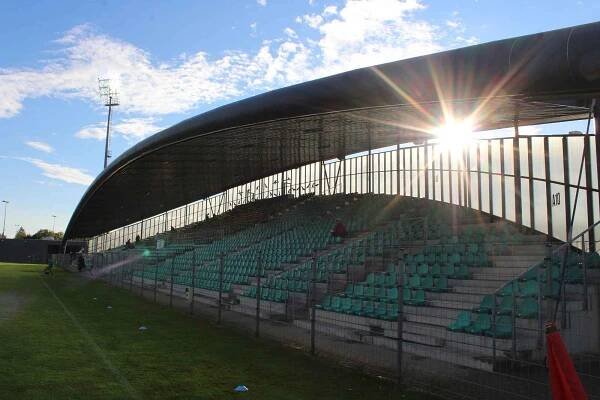 Takhle to na chomutovském fotbalovém stadionu vypadá během zápasů.