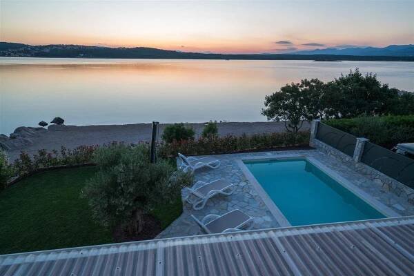 Seafront Villa Claudia with a panoramic Seaview and a swimming pool