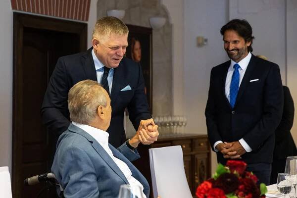 Zeman prohrál dva soudy, náhrada nákladů však nepřišla z jeho účtu
