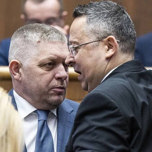 Premiér Robert Fico a minister financií  Ladislav Kamenický. Archívne foto - TASR