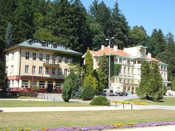 Zanedbaný park v Luhačovicích čeká masivní kácení i výsadba