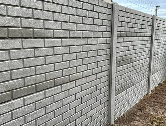 Betonový plot ostrá cihla | lkb-ploty.cz