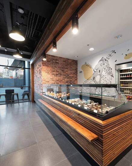 Starý mlyn Caffe, City Aréna Trnava, dizajnová kaviareň, interiér, tehlový obklad