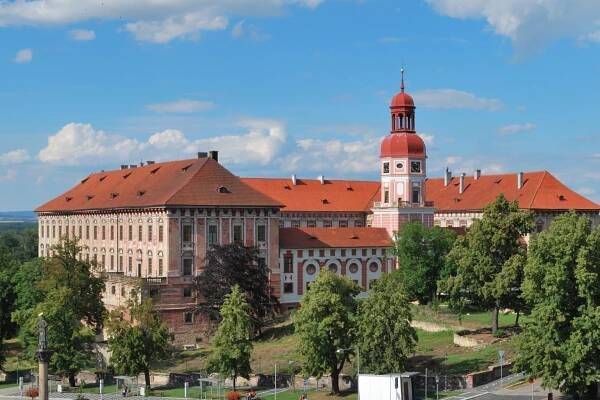 Zámek v Roudnici nad Labem je jedním z největších zámeckých objektů u nás